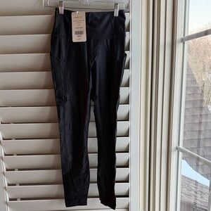 Fabletics Oasis Shine Black High-Waisted Pocket 7/8 Leggings size XS/4